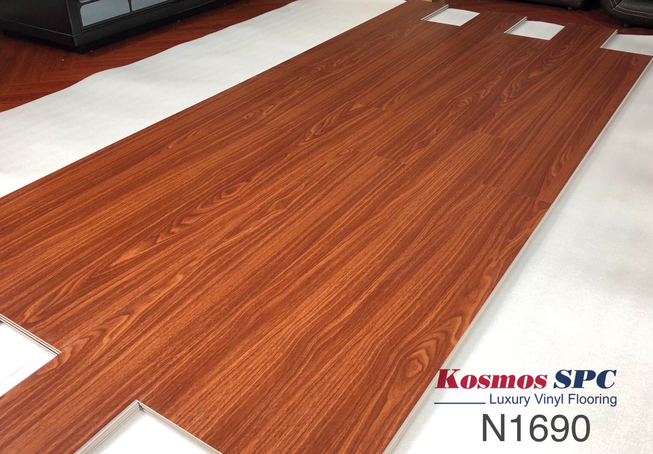 san-nhua-hem-khoa-4mm-kosmos-spc-n16901637916493-2 Sàn nhựa hèm khóa 4mm Kosmos Spc N1690